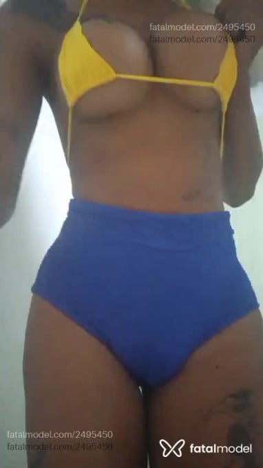 Acompanhante homem trans morena (o) de olhos castanhos - Shofia