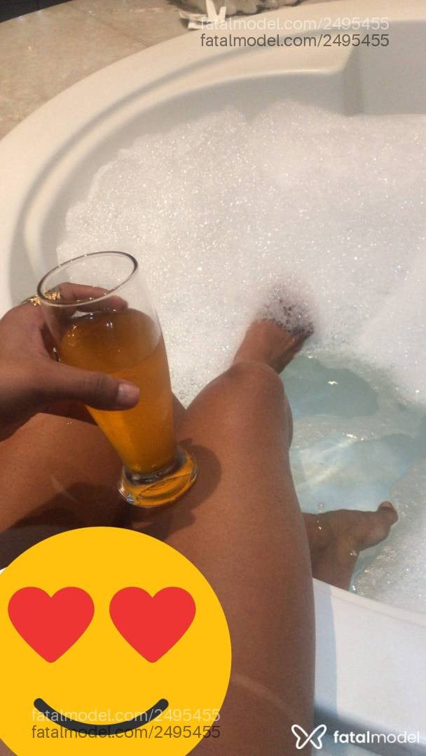 Acompanhante mulher com cabelo castanho de olhos pretos em Confresa - Cristal