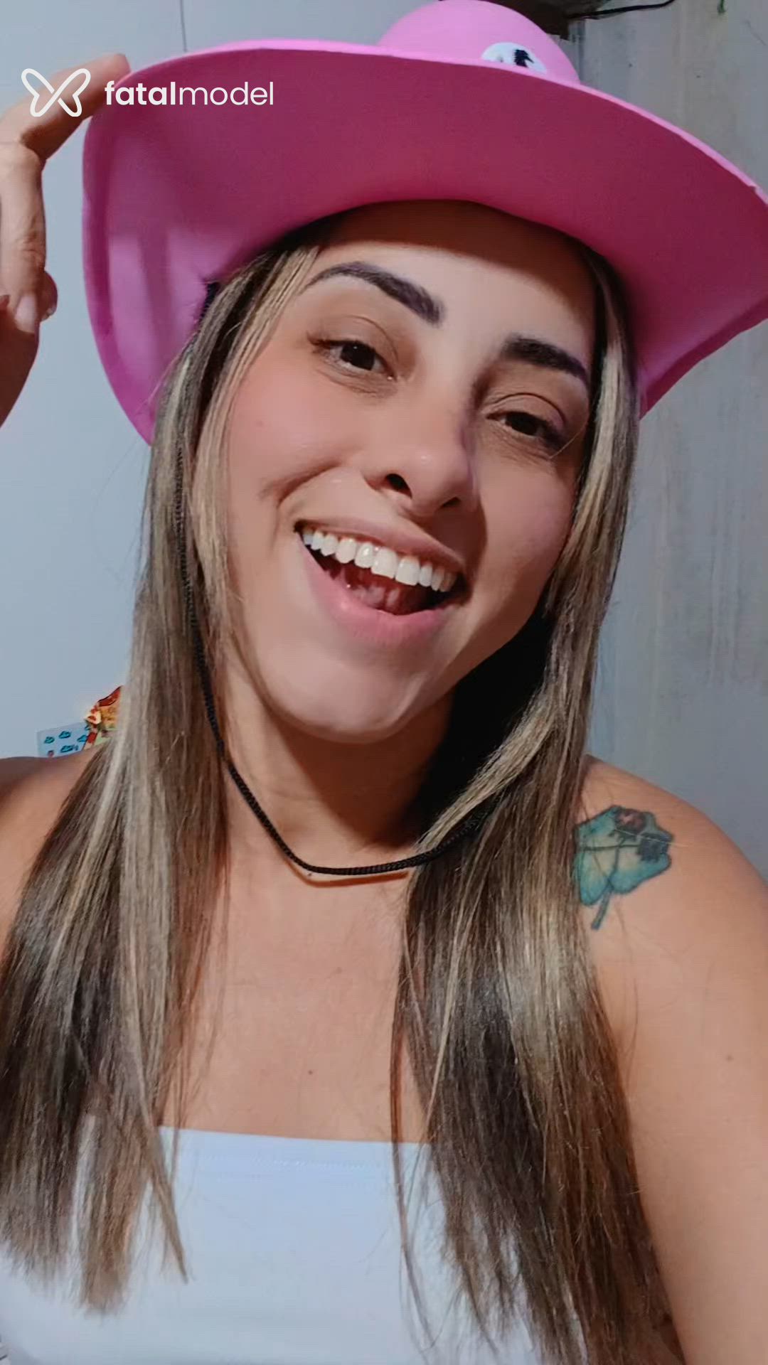 Acompanhante mulher loira (o) de olhos castanhos - Gisele Steinle