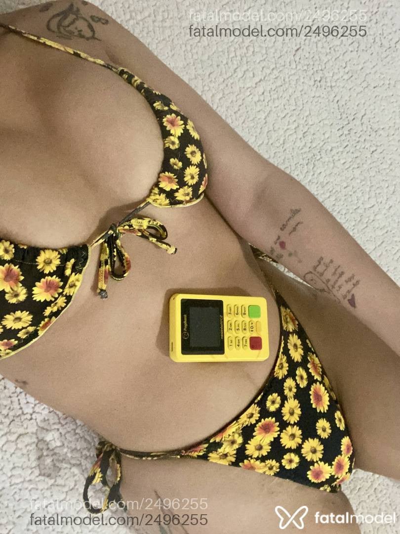 Acompanhante mulher com cabelo castanho de olhos castanhos em São Paulo Acompanhante mulher com cabelo castanho de olhos castanhos em São Paulo - Rafaela Bellini