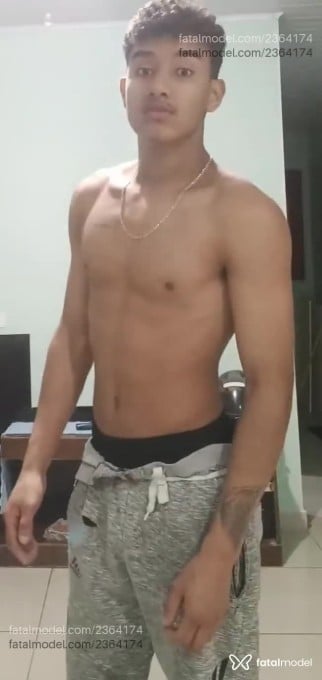 Acompanhante homem com cabelo castanho de olhos castanhos em Ubatuba - Liahm