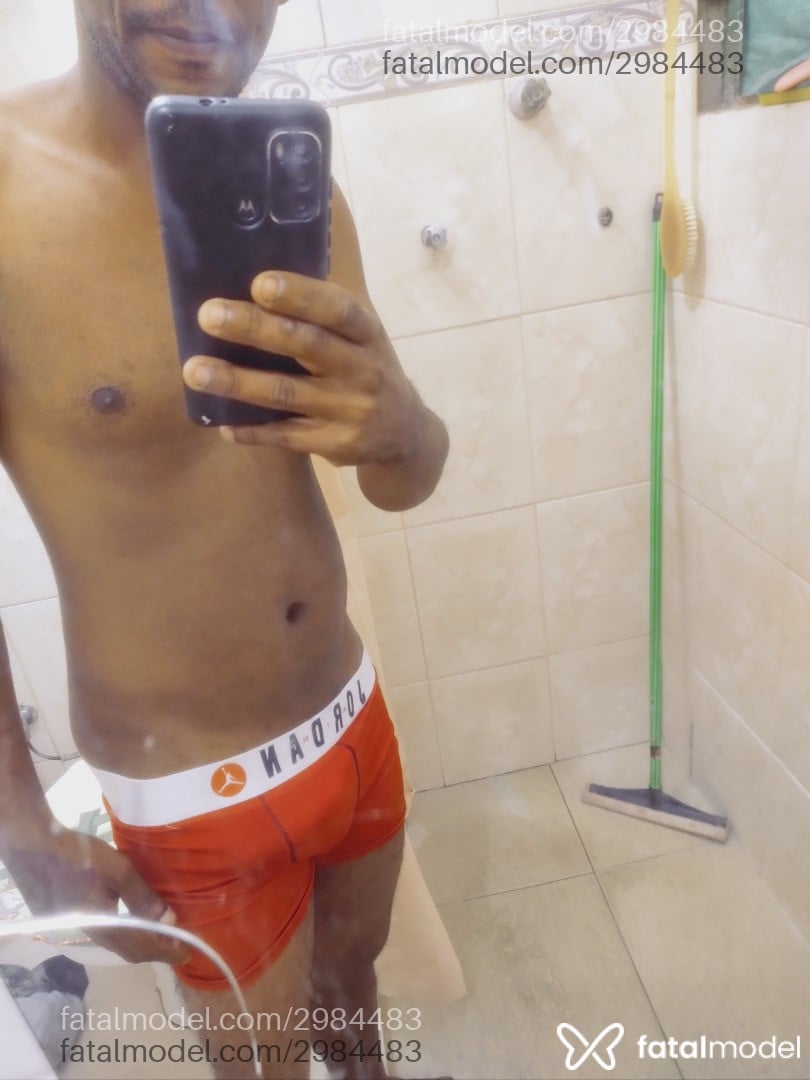 Acompanhante homem morena (o) de olhos pretos - Vinicius