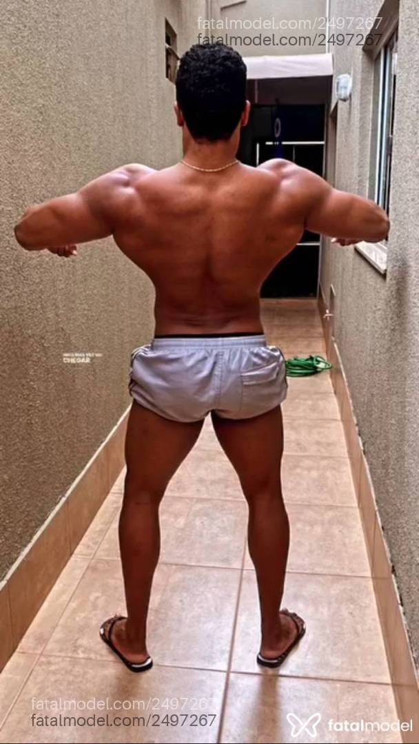 Acompanhante homem com cabelo castanho de olhos castanhos - Gabriel