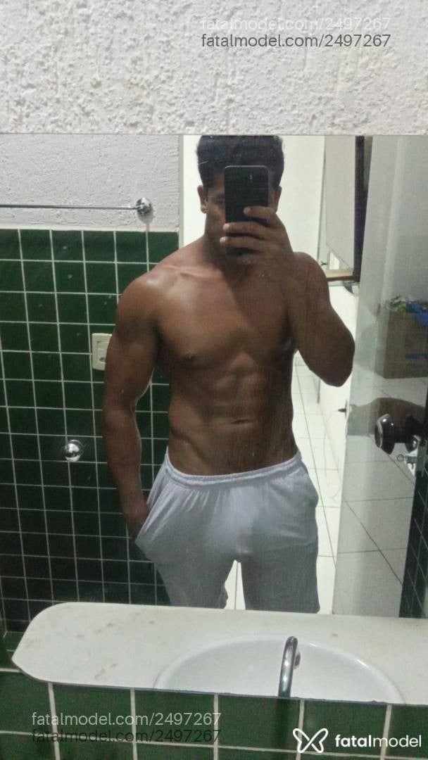 Acompanhante homem com cabelo castanho de olhos castanhos - Gabriel