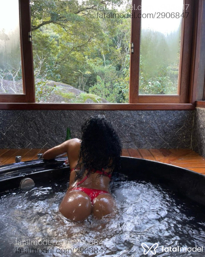Acompanhante mulher morena (o) de olhos pretos em Petrópolis Acompanhante mulher morena (o) de olhos pretos em Petrópolis - Manuela Rodrigues