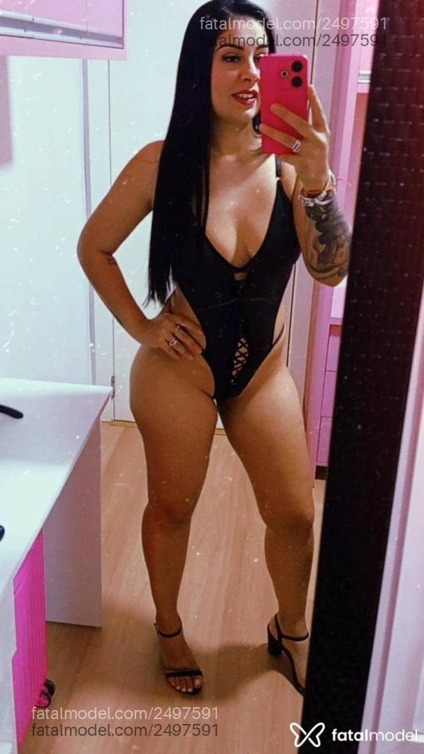 Acompanhante mulher morena (o) de olhos pretos - Julia