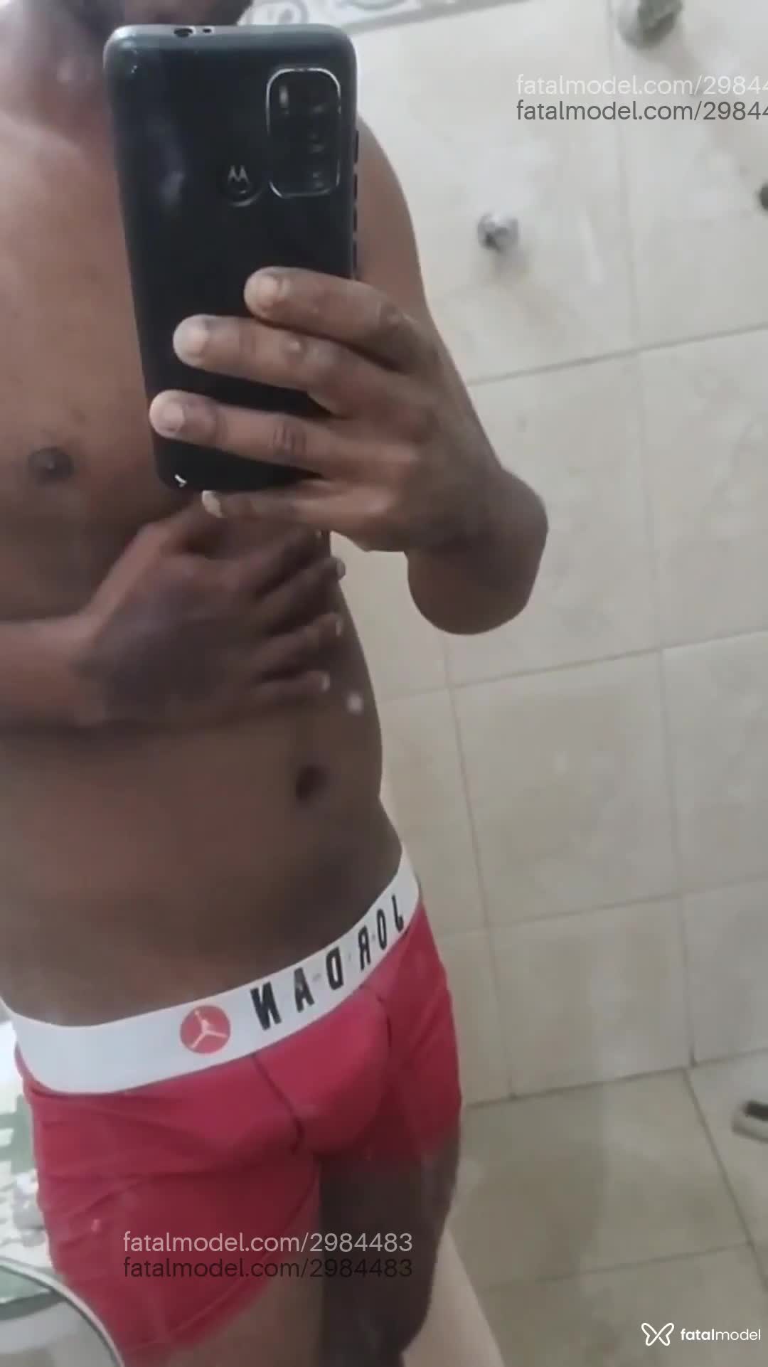 Acompanhante homem morena (o) de olhos pretos - Vinicius