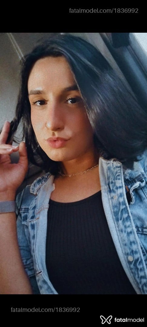 Acompanhante mulher trans com cabelo castanho de olhos pretos em Campinas - Grecco