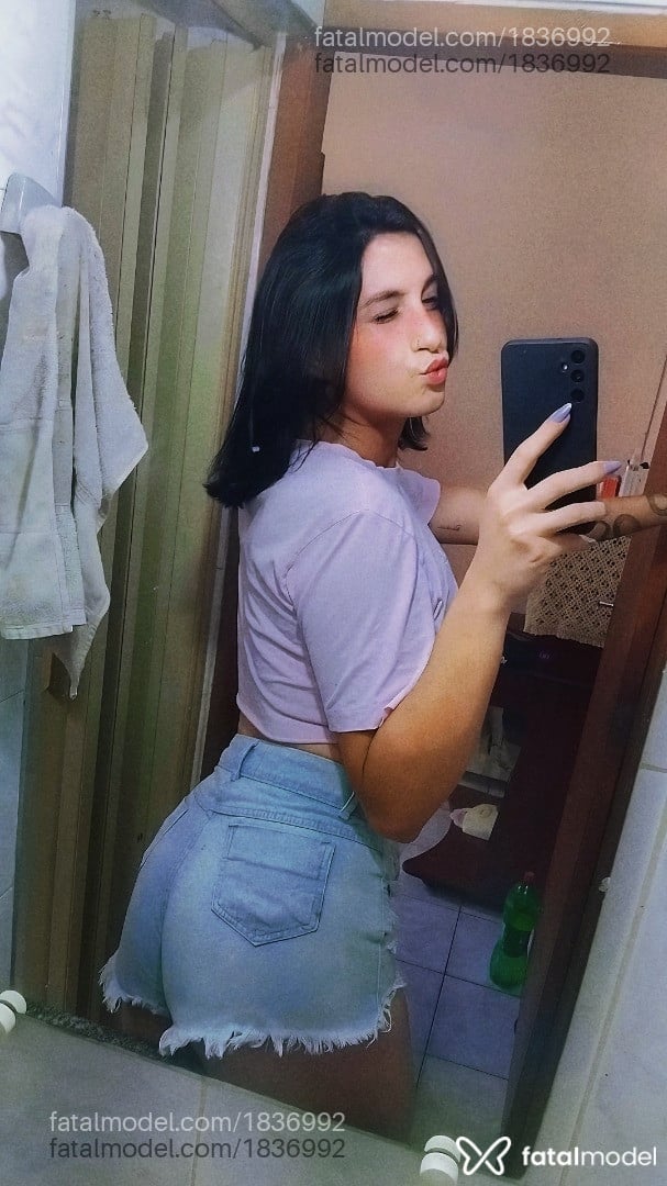 Acompanhante mulher trans com cabelo castanho de olhos pretos em Campinas - Grecco
