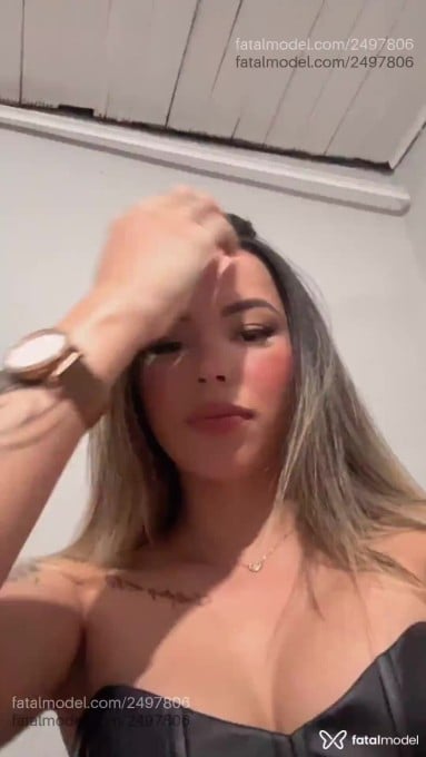 Acompanhante mulher loira (o) de olhos castanhos - Mari Prado Acompanhante mulher loira (o) de olhos castanhos - Mari Prado