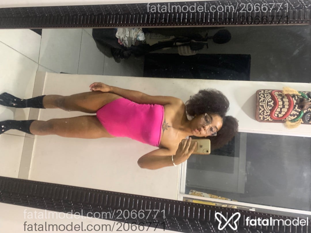 Acompanhante mulher com cabelo castanho de olhos pretos em Virtual Acompanhante mulher com cabelo castanho de olhos pretos em Virtual - Lillith Bloom