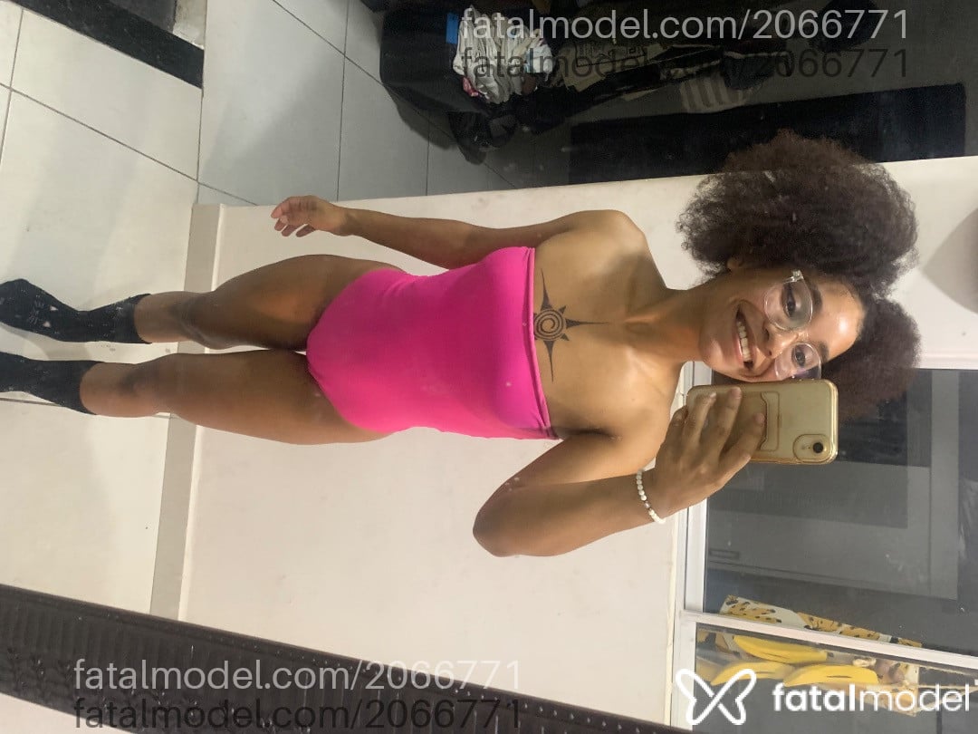 Acompanhante mulher com cabelo castanho de olhos pretos em Virtual Acompanhante mulher com cabelo castanho de olhos pretos em Virtual - Lillith Bloom