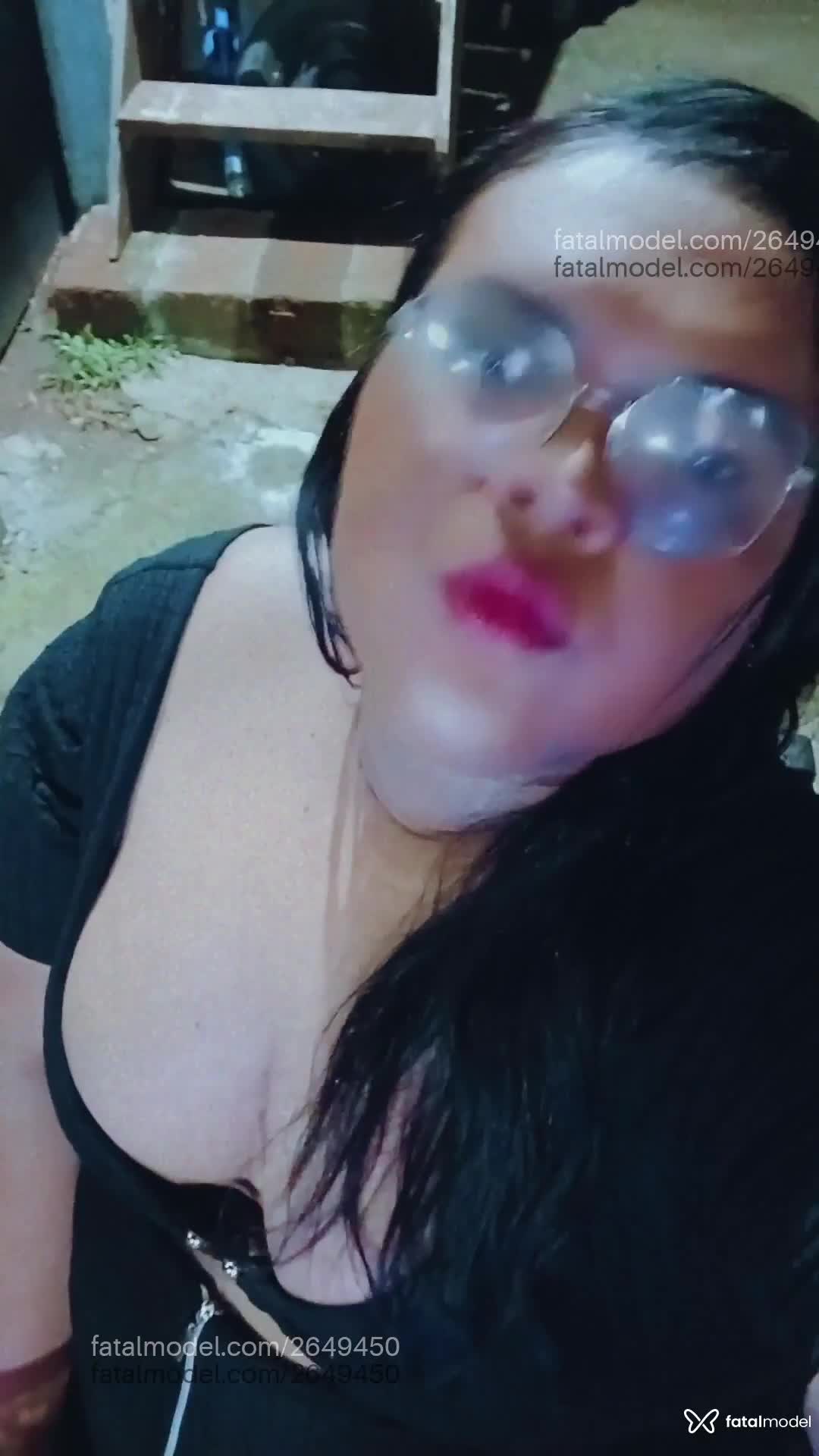 Acompanhante mulher trans morena (o) de olhos castanhos - Victória