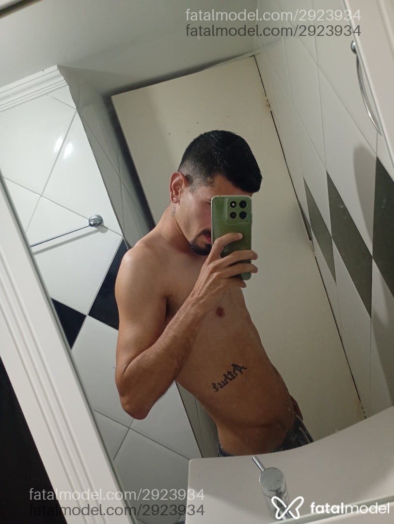 Acompanhante homem com cabelo castanho de olhos castanhos em Virtual - Felipe