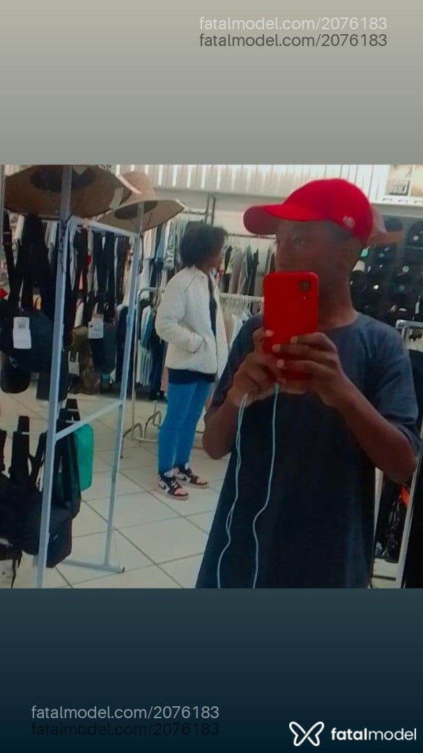 Acompanhante homem morena (o) de olhos pretos em Virtual Acompanhante homem morena (o) de olhos pretos em Virtual - Livi Amleida