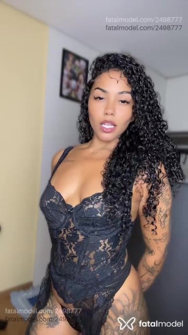 Acompanhante mulher com cabelo castanho de olhos castanhos em Betim - Preta