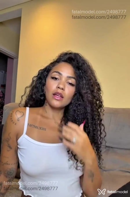 Acompanhante mulher com cabelo castanho de olhos castanhos em Betim - Preta