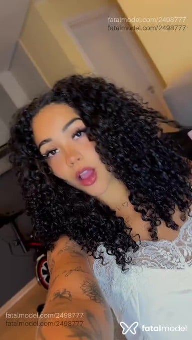 Acompanhante mulher com cabelo castanho de olhos castanhos em Betim - Preta