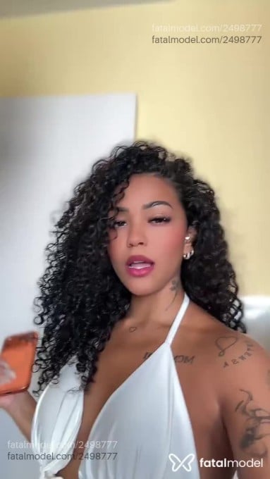 Acompanhante mulher com cabelo castanho de olhos castanhos em Betim - Preta