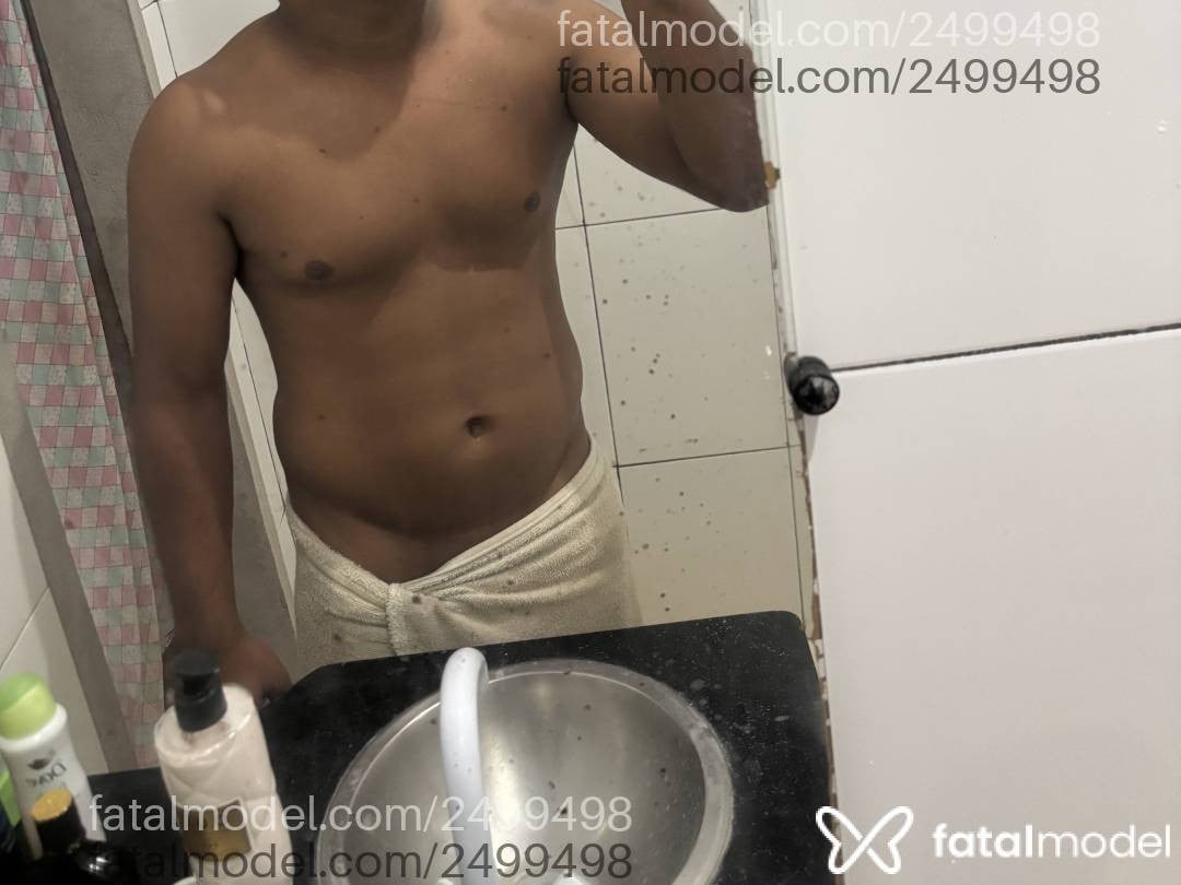 Acompanhante homem com cabelo castanho de olhos pretos - Tsafadao