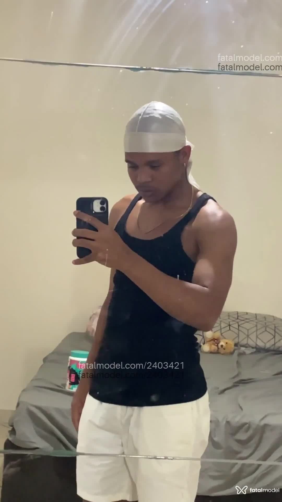 Acompanhante homem morena (o) de olhos castanhos - Juniin Acompanhante homem morena (o) de olhos castanhos - Juniin