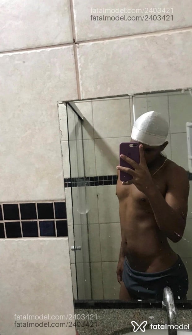 Acompanhante homem morena (o) de olhos castanhos - Juniin Acompanhante homem morena (o) de olhos castanhos - Juniin
