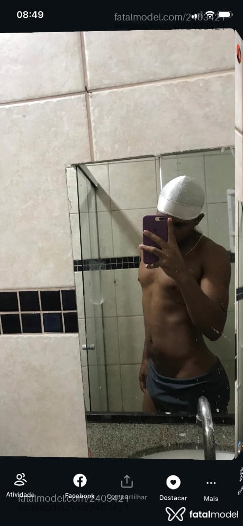 Acompanhante homem morena (o) de olhos castanhos - Juniin Acompanhante homem morena (o) de olhos castanhos - Juniin