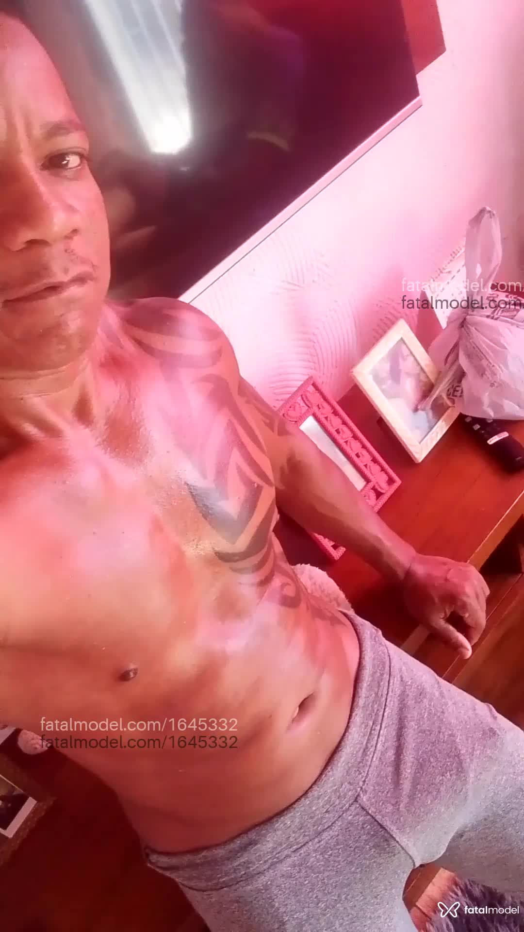 Acompanhante homem morena (o) de olhos pretos em Duque de Caxias Acompanhante homem morena (o) de olhos pretos em Duque de Caxias - PERSONALSEXOAL