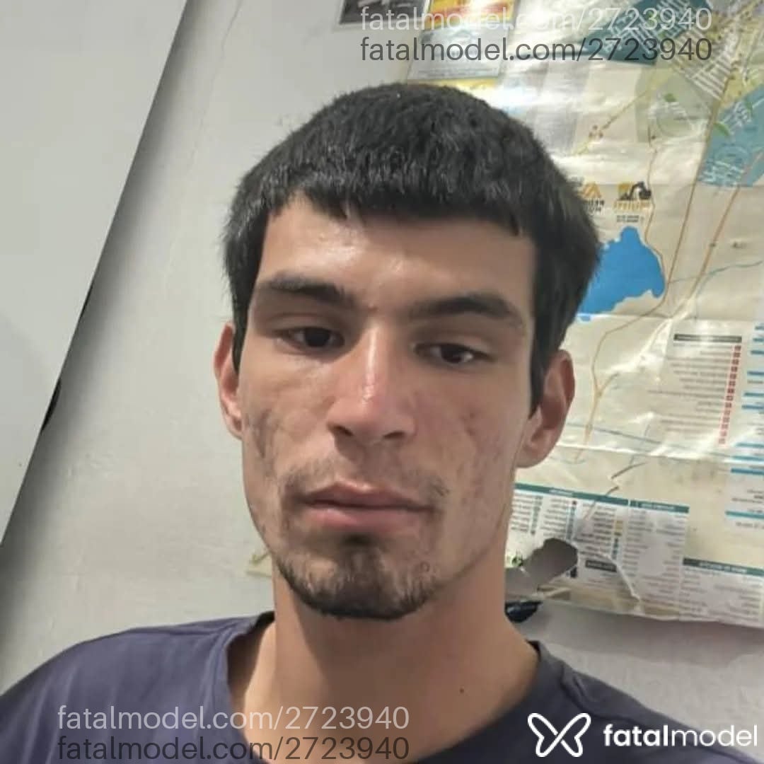Acompanhante homem com cabelo castanho de olhos castanhos - Isaías Dornelles