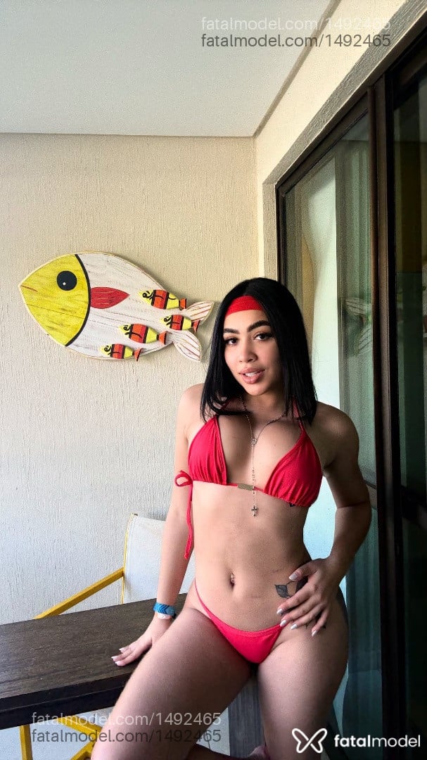 Acompanhante mulher morena (o) de olhos castanhos em Brasília Acompanhante mulher morena (o) de olhos castanhos em Brasília - Victoria