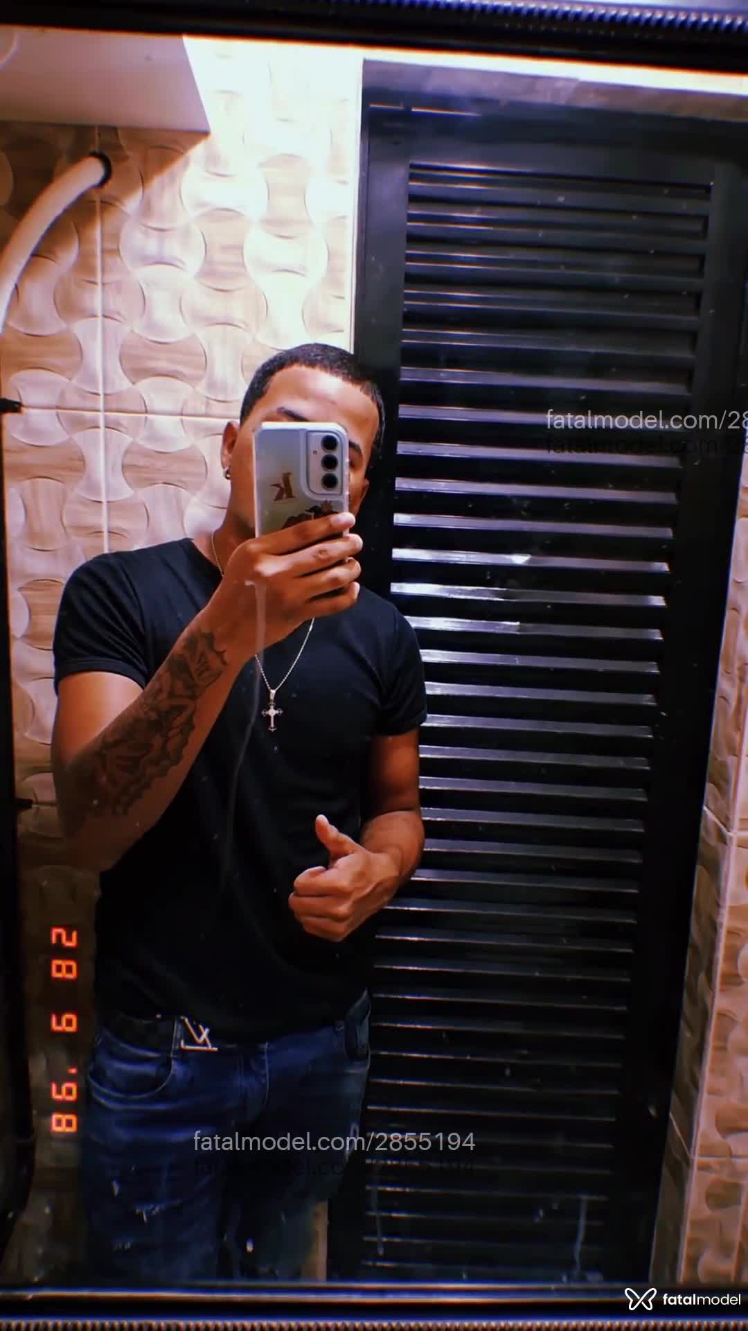 Acompanhante homem com cabelo castanho de olhos castanhos - Wzinho