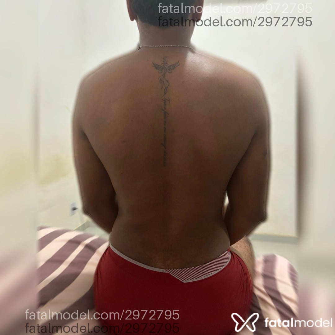 Acompanhante homem morena (o) de olhos castanhos em Sinop - Adrian Fox