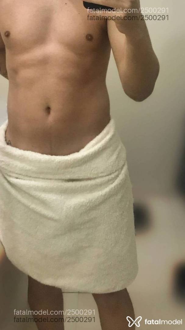 Acompanhante homem com cabelo castanho de olhos castanhos - Gustavo Fasano