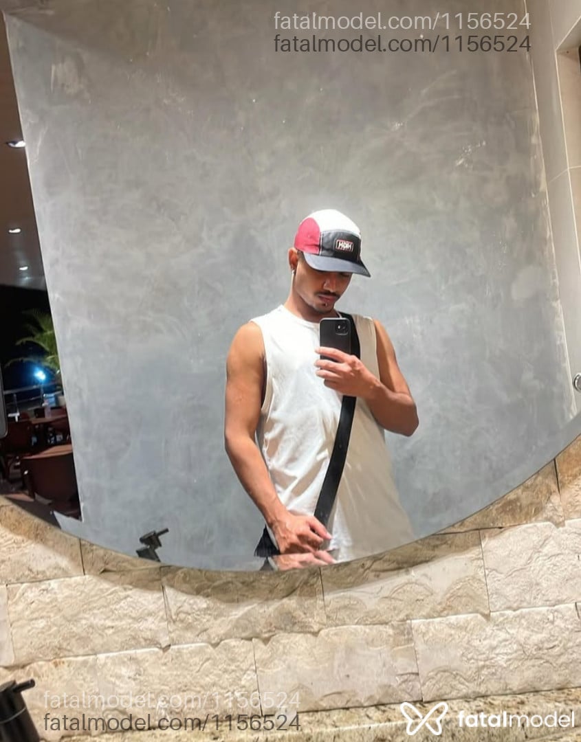 Acompanhante homem morena (o) de olhos castanhos - Erick Acompanhante homem morena (o) de olhos castanhos - Erick
