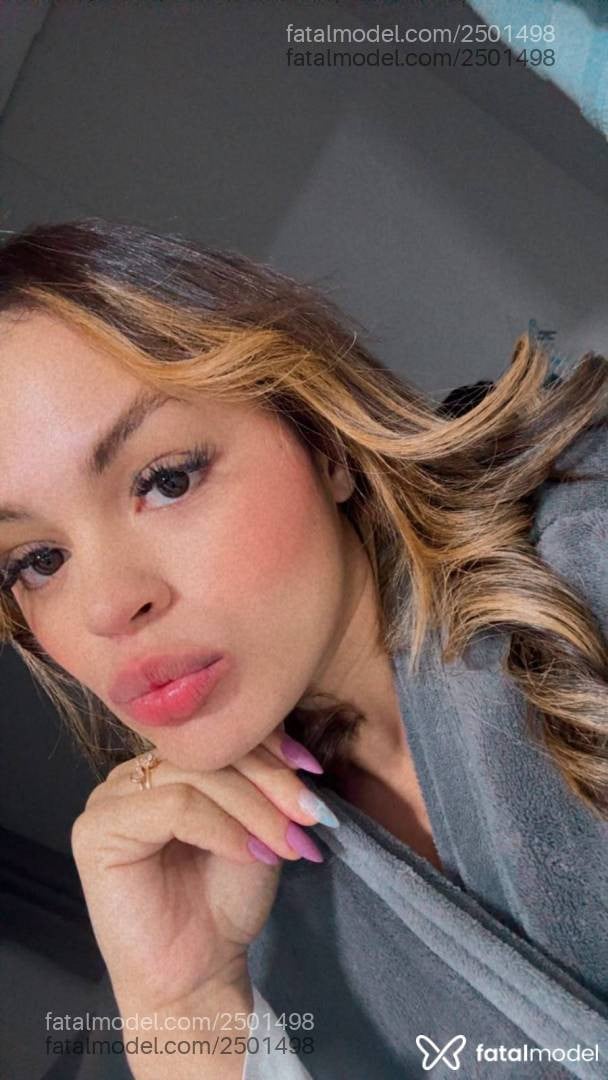 Acompanhante mulher morena (o) de olhos castanhos - Ayla Acompanhante mulher morena (o) de olhos castanhos - Ayla