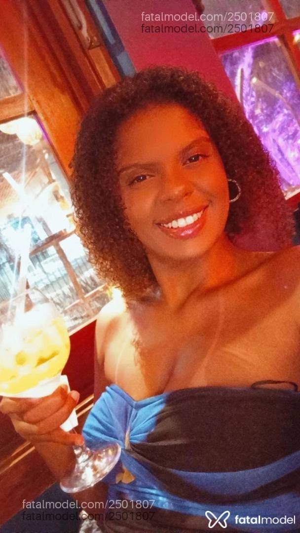 Acompanhante mulher com cabelo castanho de olhos castanhos - Alana Barcelos