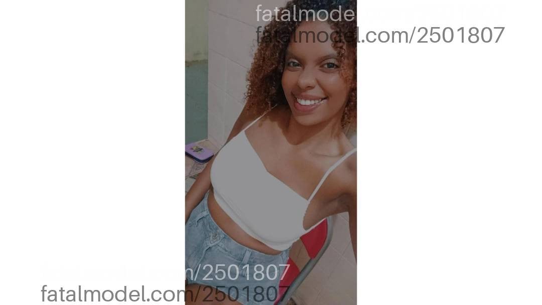 Acompanhante mulher com cabelo castanho de olhos castanhos - Alana Barcelos