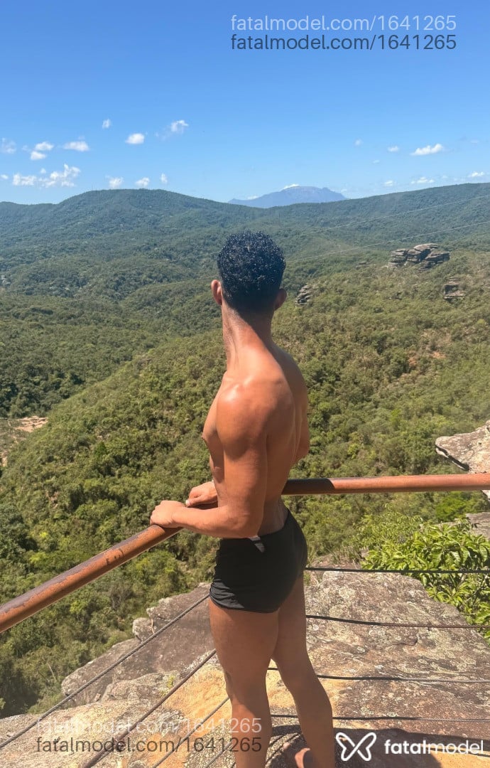 Acompanhante homem morena (o) de olhos castanhos em Ouro Preto Acompanhante homem morena (o) de olhos castanhos em Ouro Preto - Enzo Saturnino