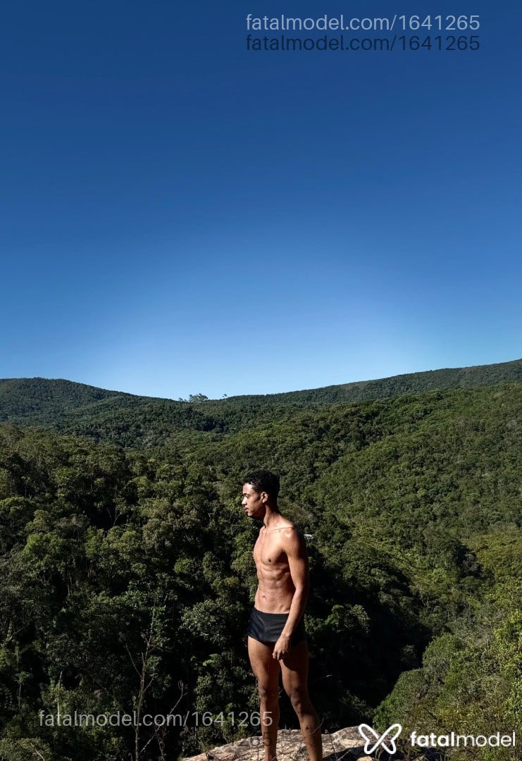 Acompanhante homem morena (o) de olhos castanhos em Ouro Preto Acompanhante homem morena (o) de olhos castanhos em Ouro Preto - Enzo Saturnino