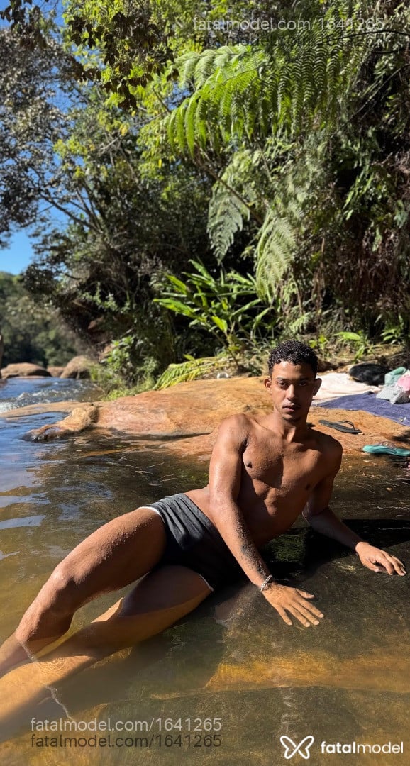 Acompanhante homem morena (o) de olhos castanhos em Ouro Preto Acompanhante homem morena (o) de olhos castanhos em Ouro Preto - Enzo Saturnino