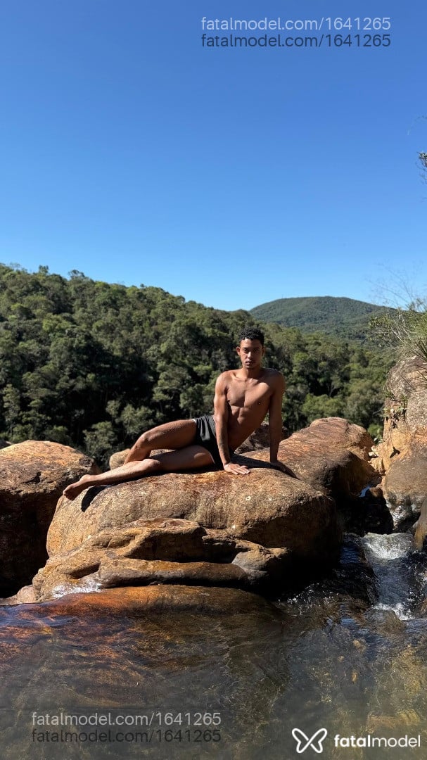 Acompanhante homem morena (o) de olhos castanhos em Ouro Preto Acompanhante homem morena (o) de olhos castanhos em Ouro Preto - Enzo Saturnino