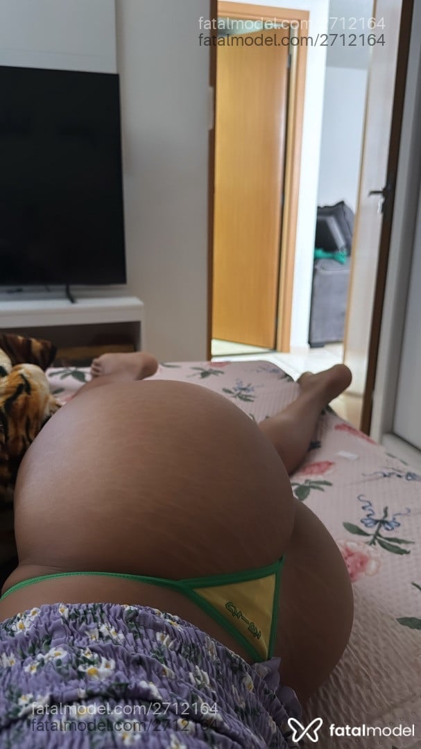 Acompanhante mulher trans com cabelo castanho de olhos castanhos em Goiânia - Welyda Dávila