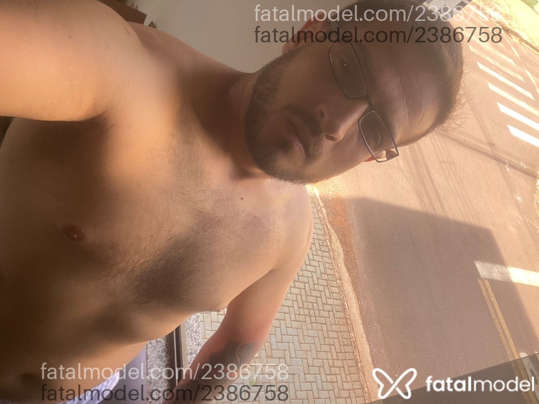 Acompanhante homem com cabelo castanho de olhos castanhos em Cascavel - Rafael