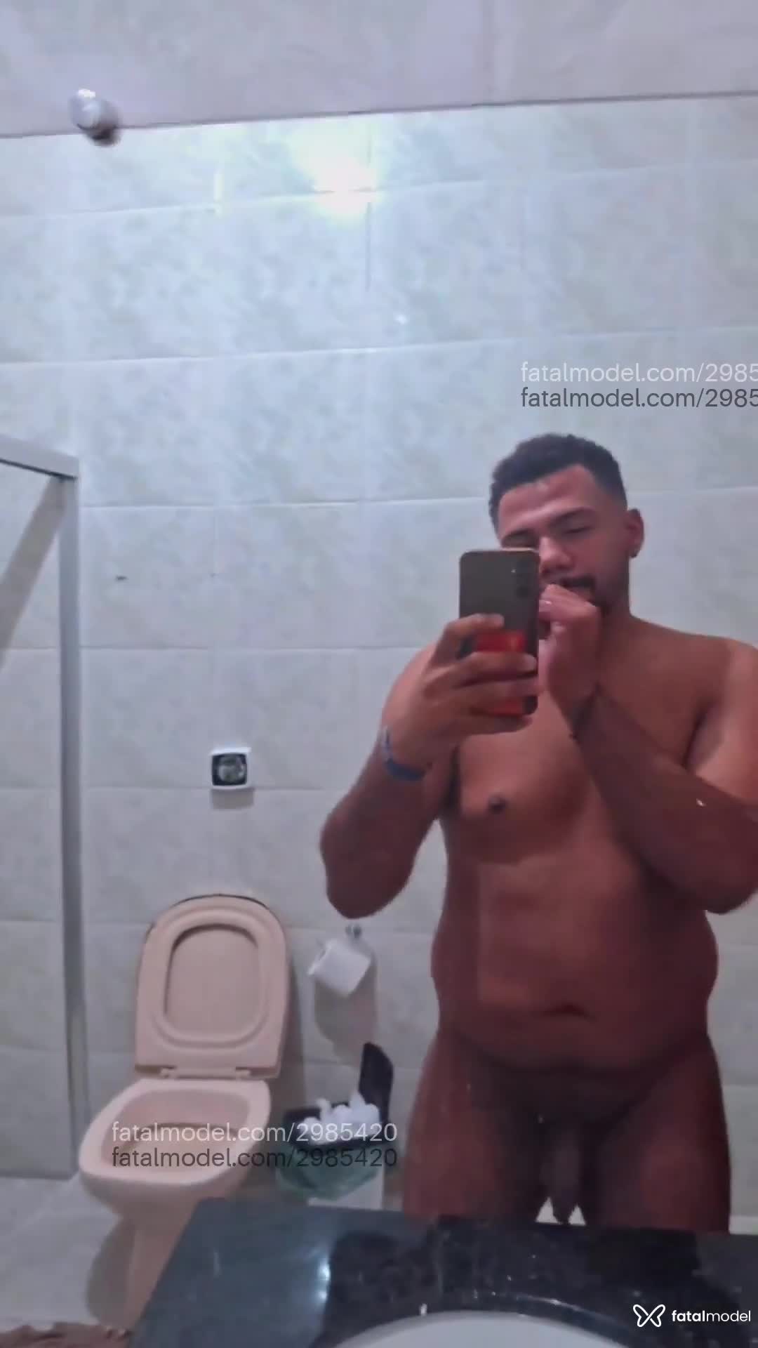 Acompanhante homem com cabelo castanho de olhos castanhos em Taubaté - Casalgp