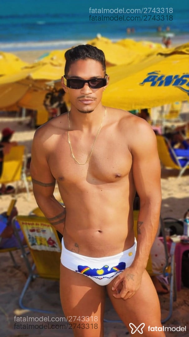 Acompanhante homem morena (o) de olhos castanhos - Pistache Acompanhante homem morena (o) de olhos castanhos - Pistache