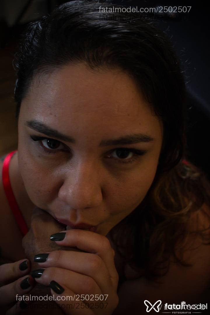 Acompanhante mulher com cabelo castanho de olhos castanhos - Liz Oliver