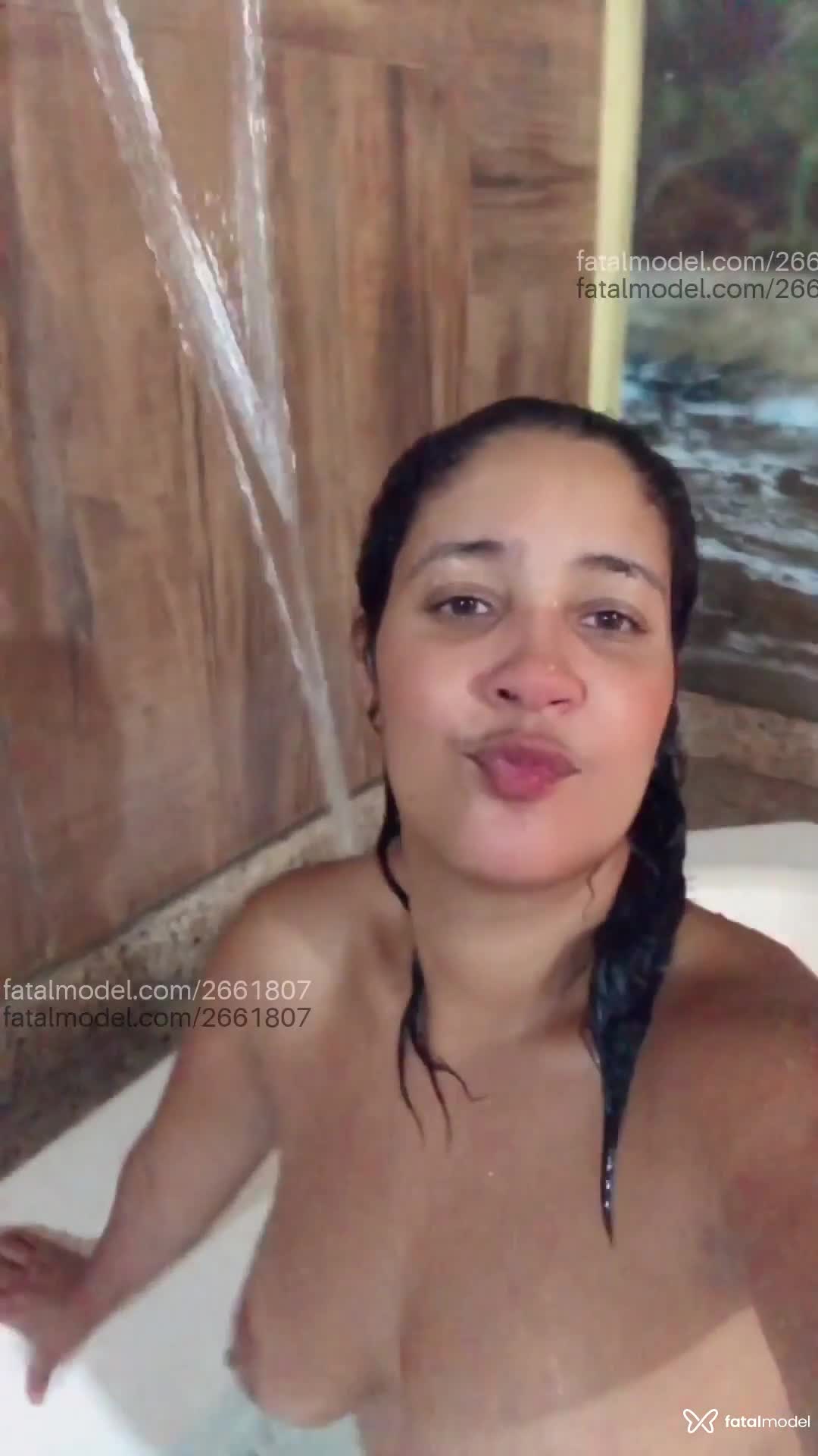 Acompanhante mulher morena (o) de olhos castanhos - Tatah Acompanhante mulher morena (o) de olhos castanhos - Tatah