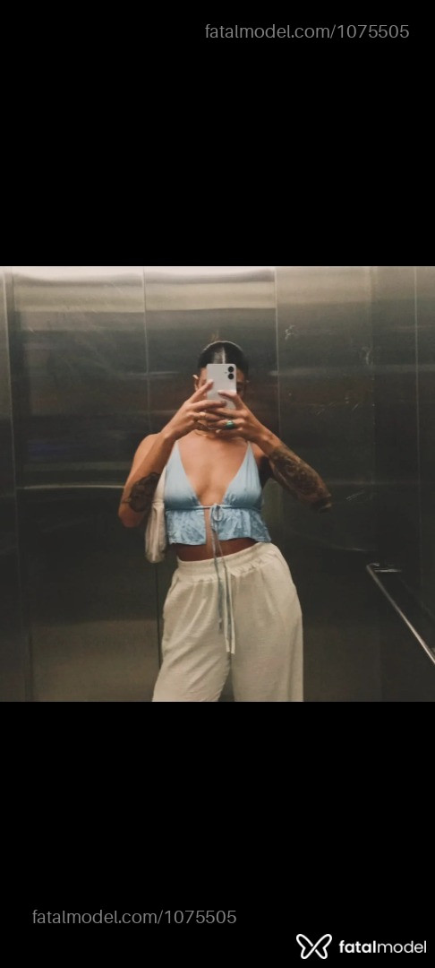 Acompanhante mulher com cabelo castanho de olhos castanhos em Rio de Janeiro Acompanhante mulher com cabelo castanho de olhos castanhos em Rio de Janeiro - Flora Gomes