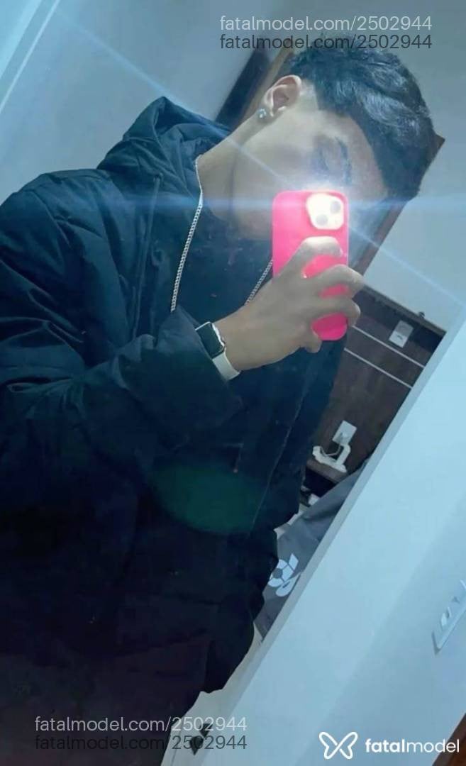 Acompanhante homem com cabelo castanho de olhos pretos em Chapecó Acompanhante homem com cabelo castanho de olhos pretos em Chapecó - Gustavo Henrique