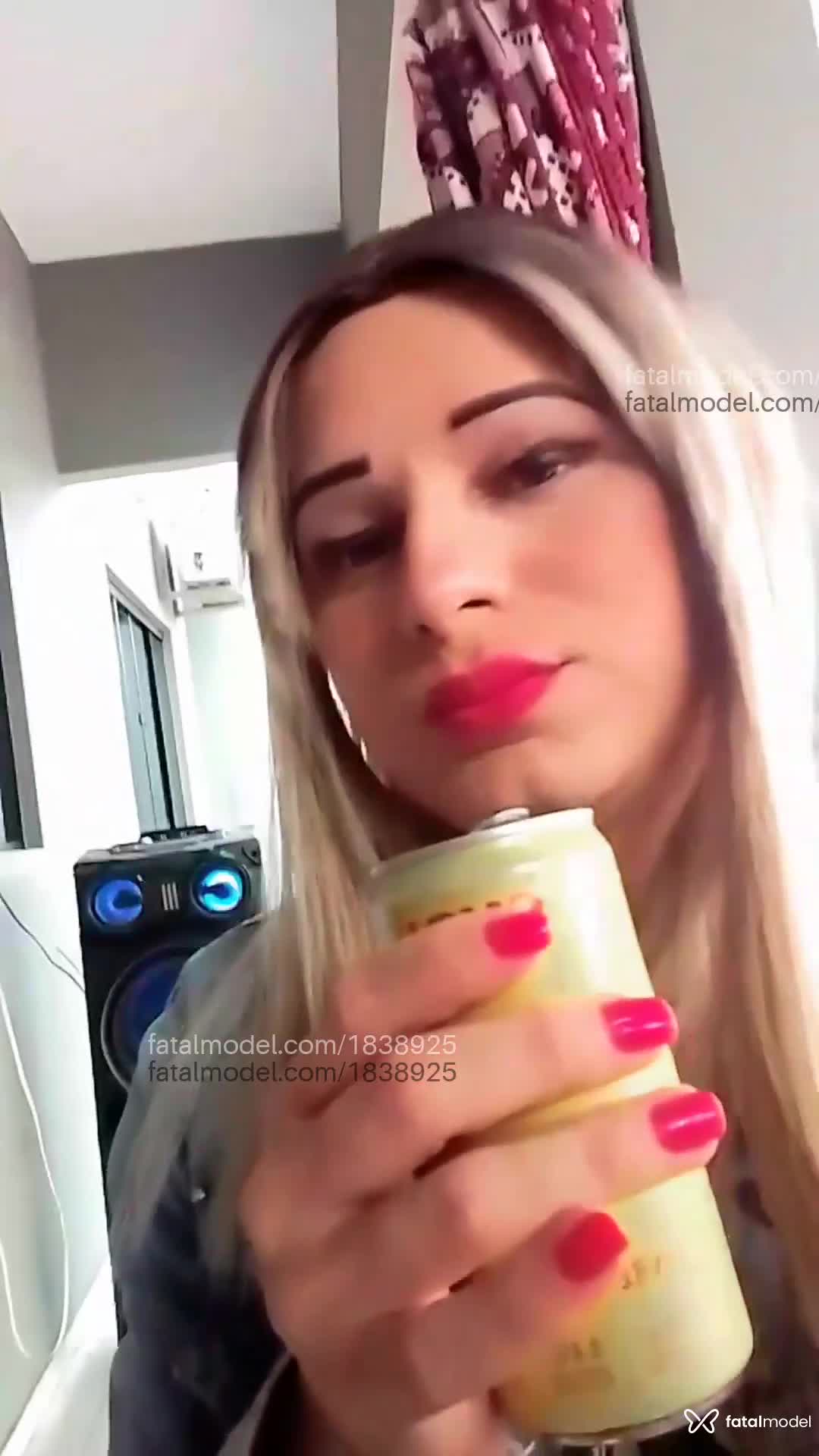 Acompanhante não-binário loira (o) de olhos castanhos em Vilhena - Natalia Vilhena